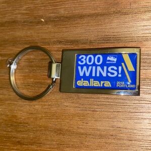 300 WINGS Metal Keychain DALLARA 2018 Portland